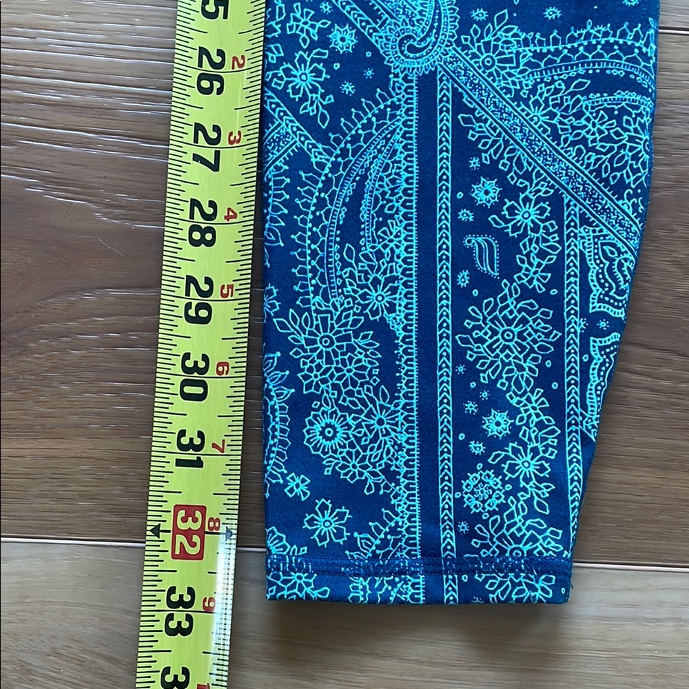 Fabletics patterned workout pants - Picture 5 of 16